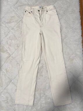 Abercrombie the 90’s straight jean curve love in ecru color